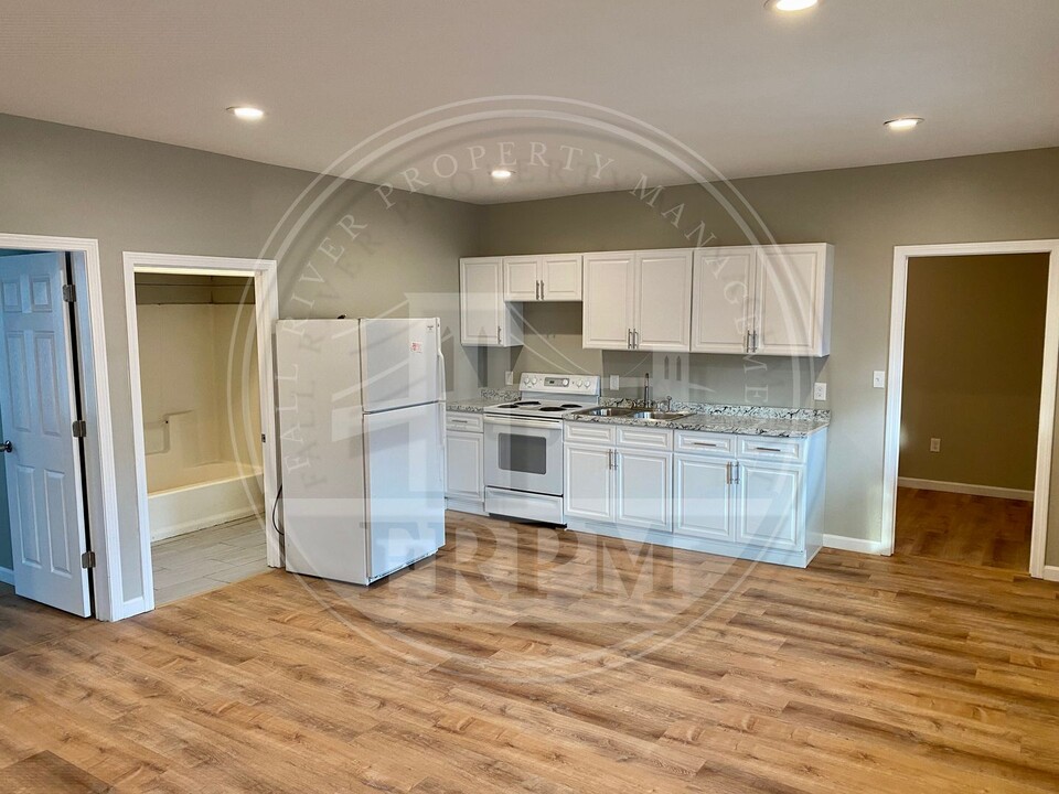 228 Weir St in Taunton, MA - Building Photo