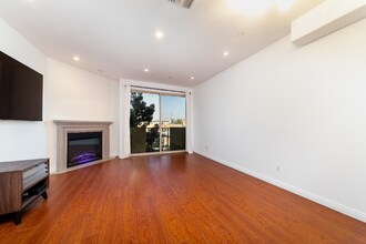 5303 Satsuma Ave in Los Angeles, CA - Building Photo - Building Photo