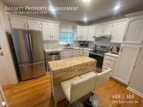 209 Eastgate Dr in Cheshire, CT - Building Photo - Building Photo