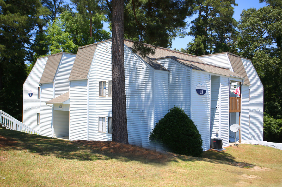 Willow Run Apartments in Fayetteville, NC - Building Photo