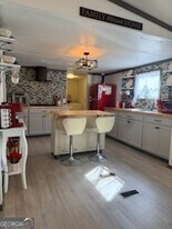 215 Lynn Dr in St. Marys, GA - Building Photo