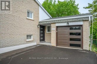 1317 Falgarwood Dr in Oakville, ON - Building Photo - Building Photo