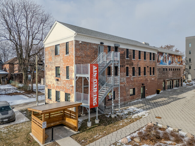 Sacajawea Non-Profit Housing in Hamilton, ON - Building Photo - Primary Photo