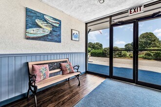 135 Scranton Ave in Falmouth, MA - Building Photo - Building Photo