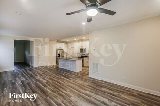 215 Parkwood Dr NW in Concord, NC - Foto de edificio - Building Photo