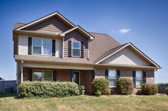 200 Reeney Dr in New Market, AL - Building Photo - Building Photo