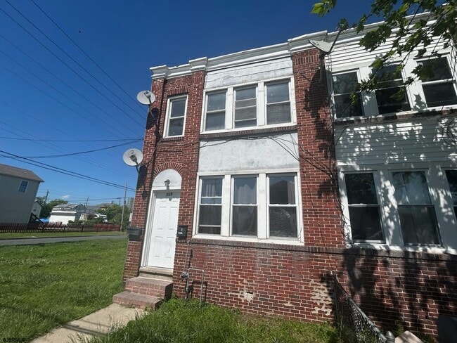 property at 719 N Michigan Ave