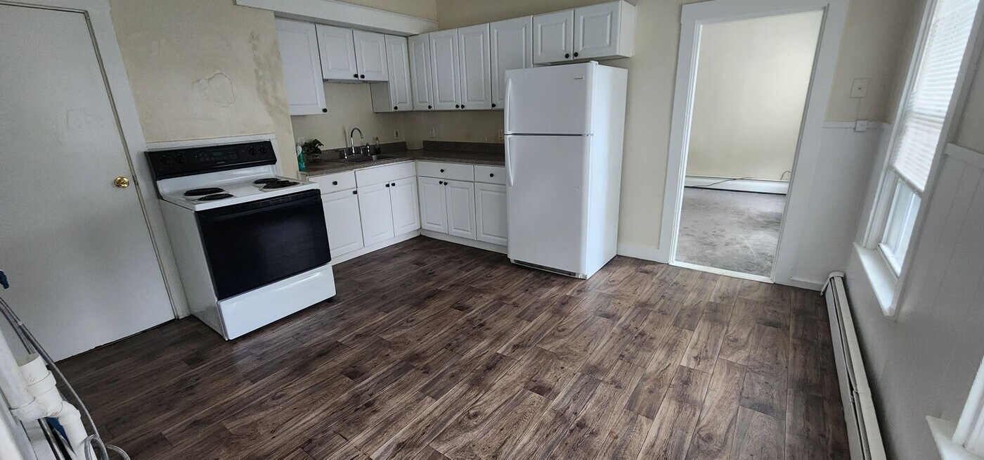 51 Green St in Saco, ME - Building Photo