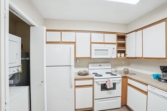 Stratford Apartments in Beaverton, OR - Building Photo - Building Photo