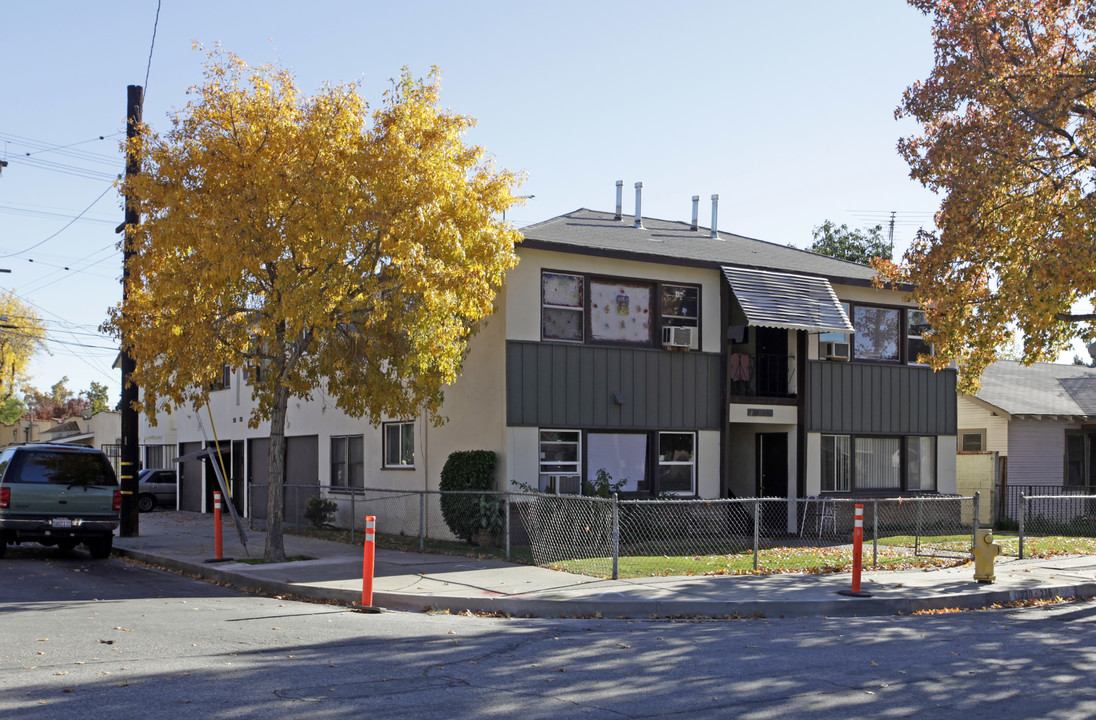 230-236 Harding Ave in San Fernando, CA - Building Photo