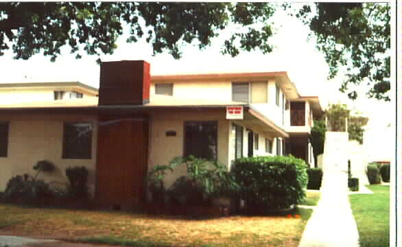 2600 W El Segundo Blvd in Gardena, CA - Building Photo