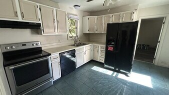 23 Brook St in Sanford, ME - Building Photo