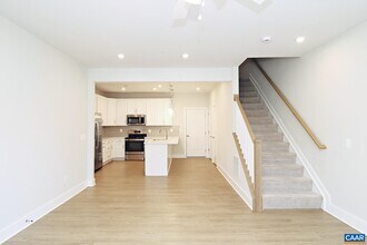 825 Wesley Ln in Charlottesville, VA - Building Photo - Building Photo