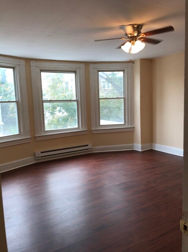 125 W Logan St in Philadelphia, PA - Building Photo - Building Photo