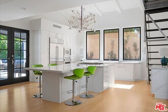 1323 Club View Dr in Los Angeles, CA - Building Photo - Building Photo