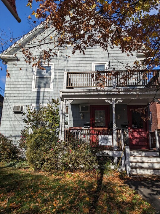 2870 Fairfield Ave in Bridgeport, CT - Building Photo