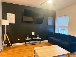 829 Mulford Street, Unit Evanston - Unit 1 in Evanston, IL - Foto de edificio - Building Photo