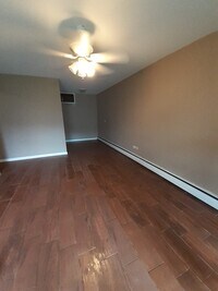 605 N Wolf Rd photo'