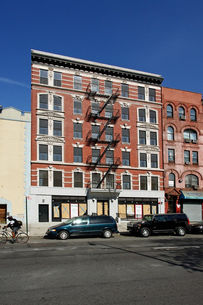 Bleecker Street Cluster in New York, NY - Foto de edificio - Building Photo