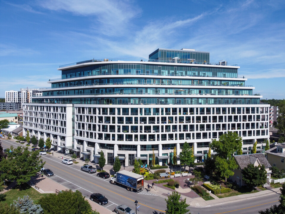 The Shores in Oakville, ON - Building Photo