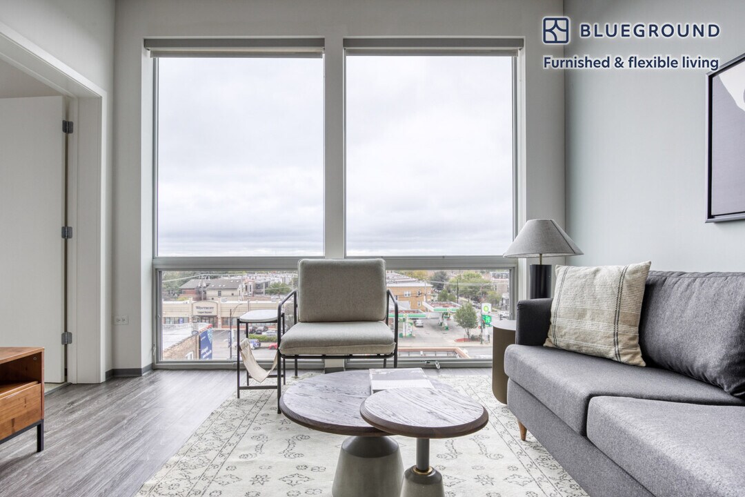 2340 N California Ave, Unit FL5-ID479 in Chicago, IL - Building Photo