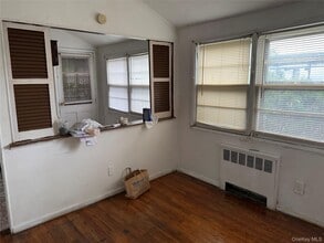 338 E Clinton Ave in Roosevelt, NY - Building Photo - Building Photo