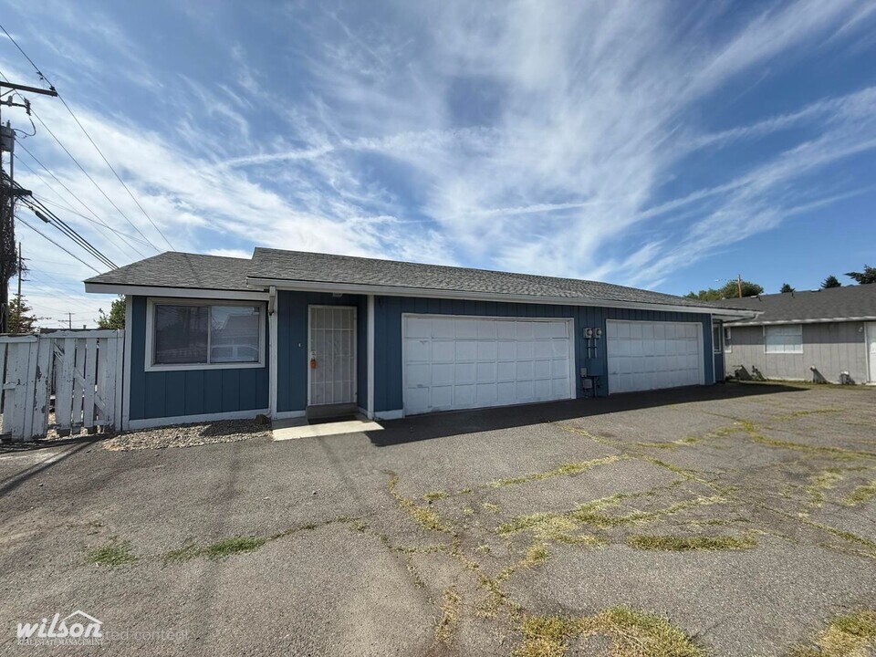 1007 S 17th Ave in Yakima, WA - Building Photo