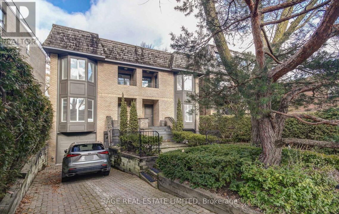 48 Oxton Ave in Toronto, ON - Building Photo