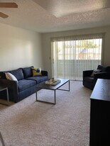 Oxford Parkside Apartments in Davis, CA - Building Photo