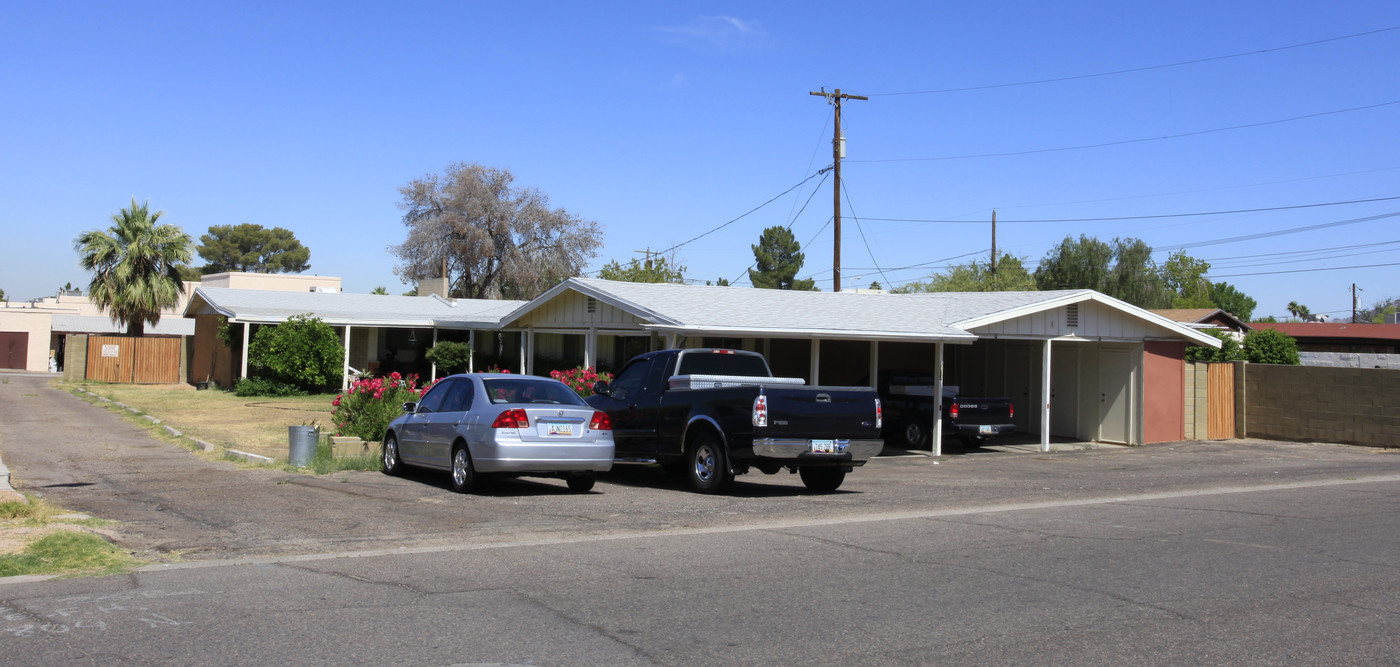 1804 N 51st St in Phoenix, AZ - Building Photo