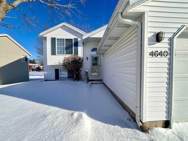 property at 4640 Crosswinds SE