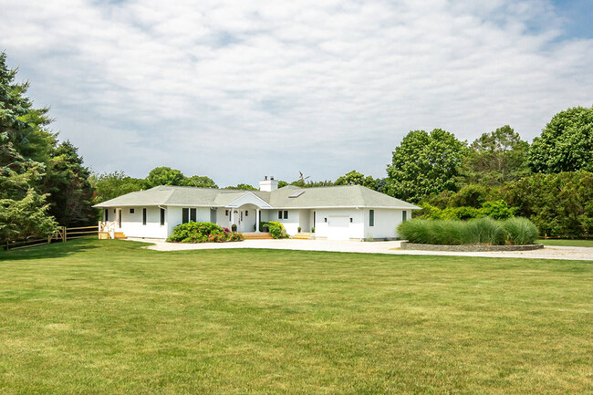 272 Sagg Rd in Sagaponack, NY - Building Photo - Building Photo