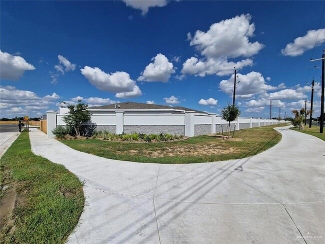 4000 Walnut Ave, Unit 4 in McAllen, TX - Building Photo - Building Photo