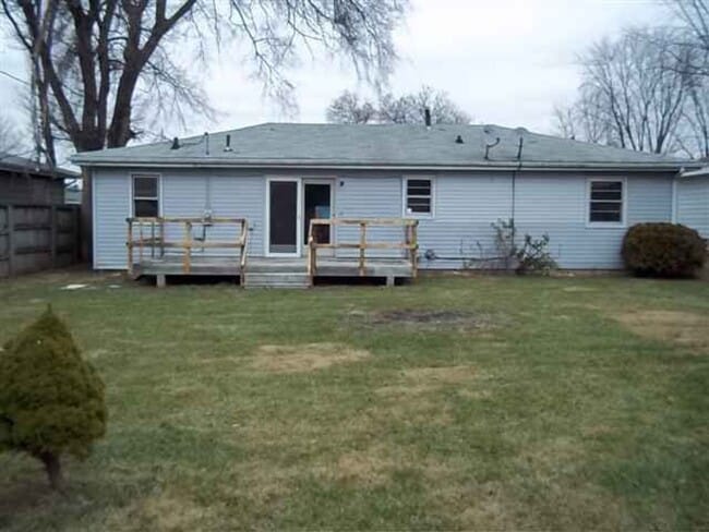 121 Marquette Rd in Machesney Park, IL - Building Photo - Building Photo