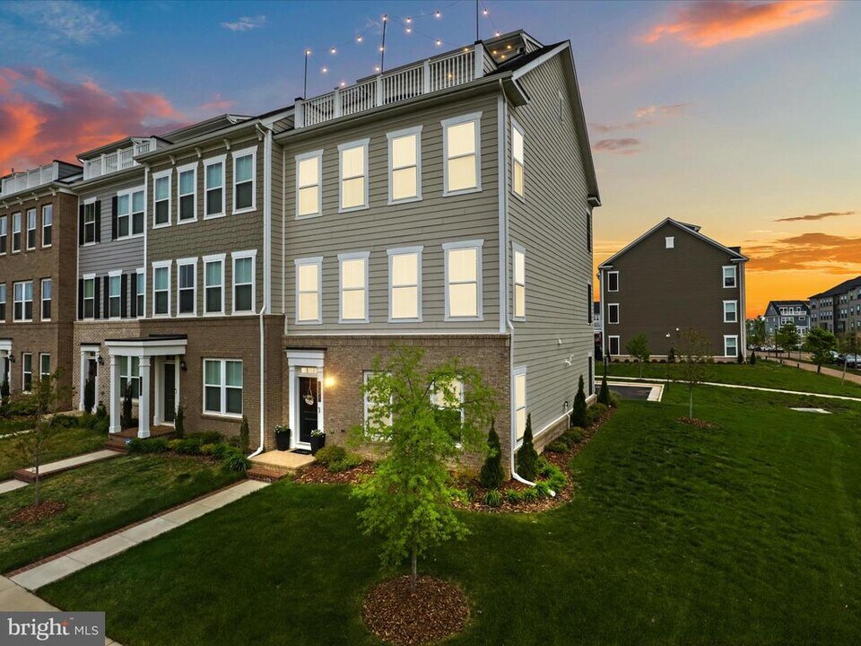 17330 Turnstone Dr in Dumfries, VA - Building Photo