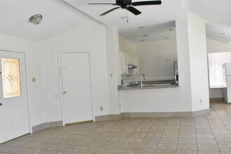 7215 Caracas Dr in Houston, TX - Building Photo - Building Photo