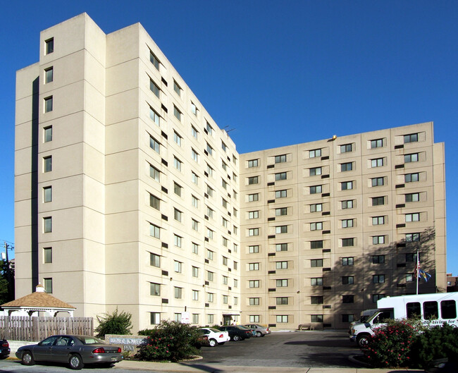 Luther Towers II in Wilmington, DE - Building Photo - Building Photo