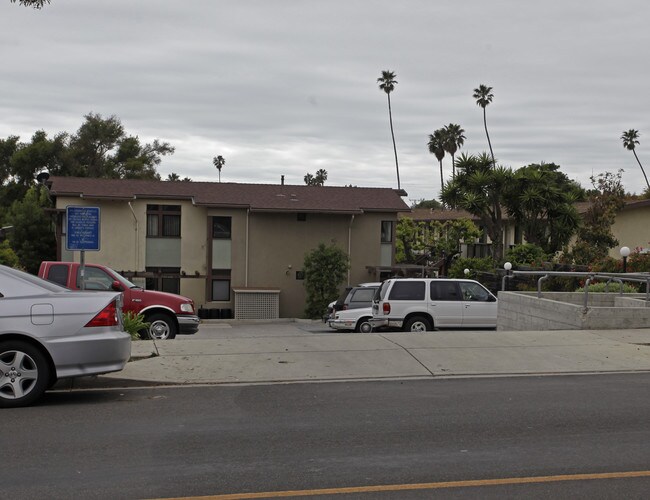 320 S Salinas St in Santa Barbara, CA - Foto de edificio - Building Photo