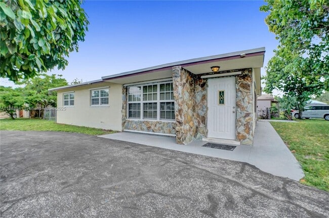 6540 McKinley St in Hollywood, FL - Building Photo - Building Photo