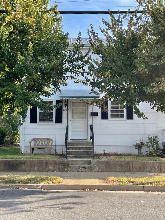 2505 Van Buren St in Fredericksburg, VA - Building Photo
