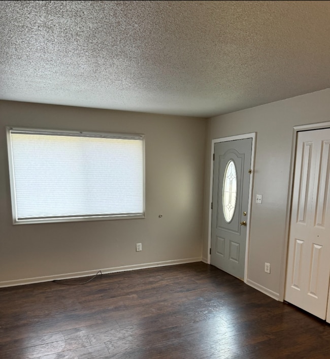 1054 Fred W Moore Hwy in St Clair, MI - Foto de edificio - Building Photo