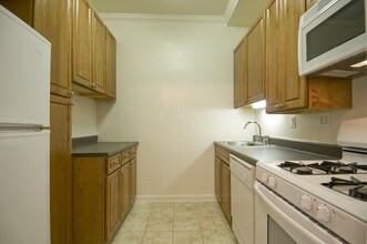 The Glens on Battery Lane in Bethesda, MD - Building Photo - Building Photo
