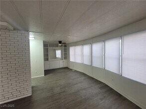 367 MacFarland Ave in Indian Springs, NV - Building Photo - Building Photo