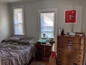 2526 NE Taylor St, Unit Upper in Minneapolis, MN - Foto de edificio - Building Photo