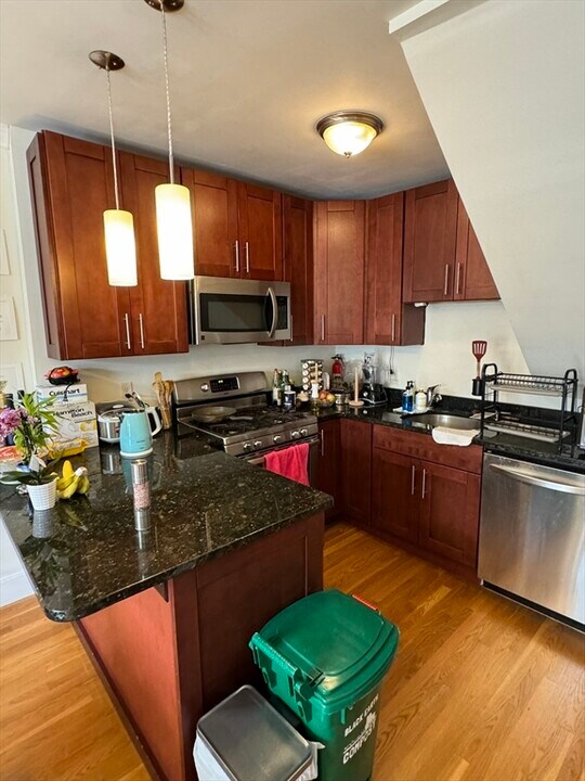1798 Beacon St, Unit 2 in Brookline, MA - Building Photo