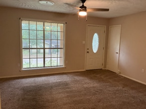 402 Oakhill Cir in Clinton, MS - Building Photo - Building Photo