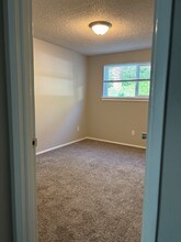 1620 Kent Des Moines Rd, Unit A in Seattle, WA - Foto de edificio - Building Photo