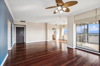 5000 Montrose Blvd in Houston, TX - Building Photo - Building Photo