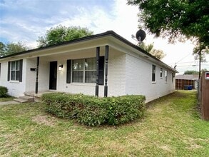 8423 Capriola Ln in Dallas, TX - Building Photo - Building Photo