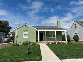 242 Grove St in Woodbridge, NJ - Building Photo